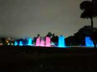  Beautiful park woven with water and light 