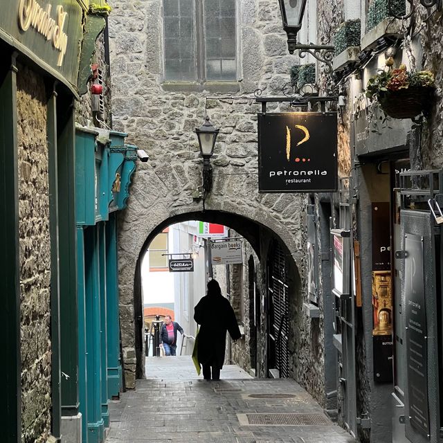 Exploring the medieval city 📸