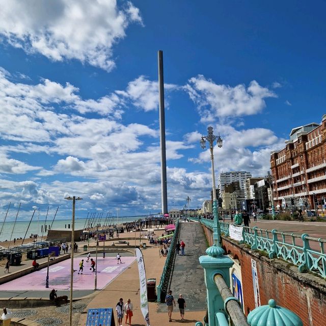 Stroll Along the Brighton Promenade! 🌊🏖️