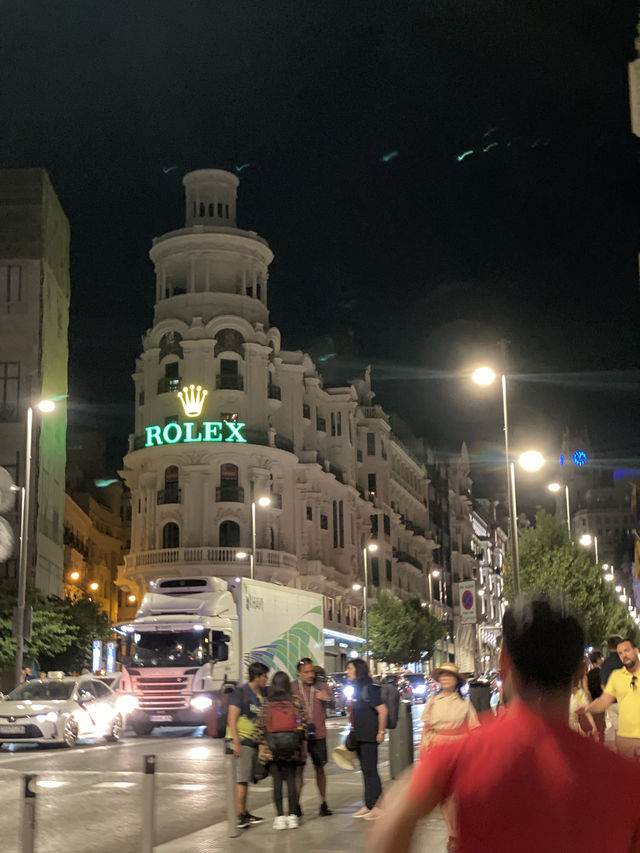 The vibe of Madrid in a couple of pictures. 