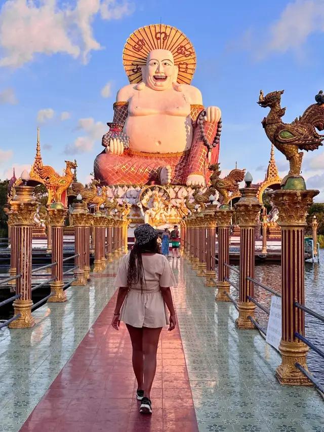 Visiting Wat Plai Laem