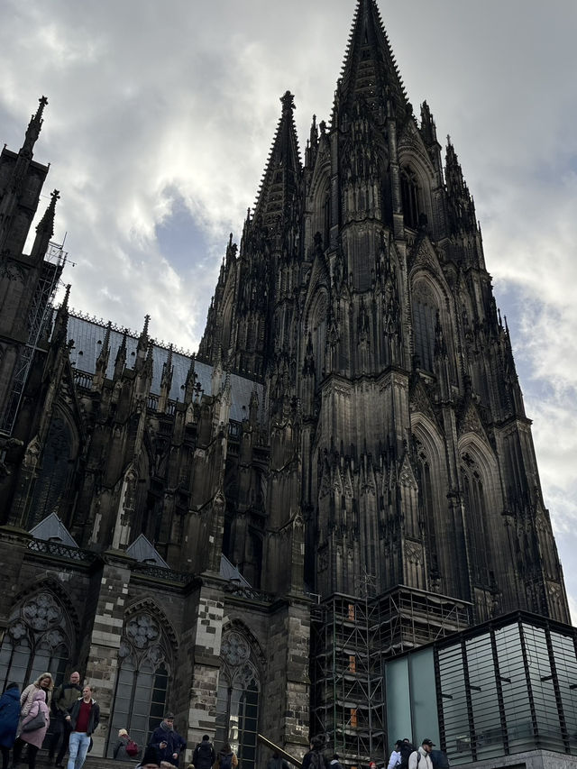Cologne: A City of Culture, History, and Riverside Charm 