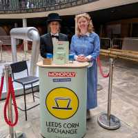 🚔 現實版大富翁「監獄」登場！Leeds Corn Exchange 的有趣場景打卡** 🏛️  