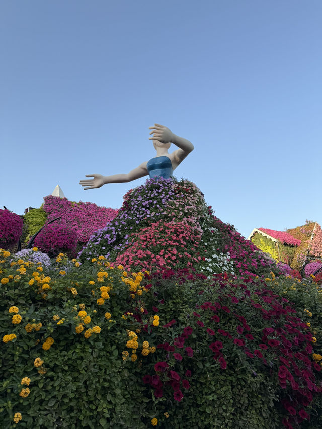 Dubai Miracle Garden: A Floral Wonderland! 🌸✨🇦🇪