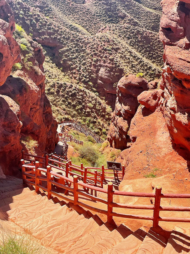 🏜️ China’s Secret Grand Canyon – Silk Road Scenery That’ll Take Your Breath Away