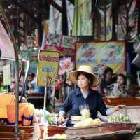 Thailand🇹🇭Discover the Vibrant Charm of Floating Market – A Must-Visit🚣‍♂️