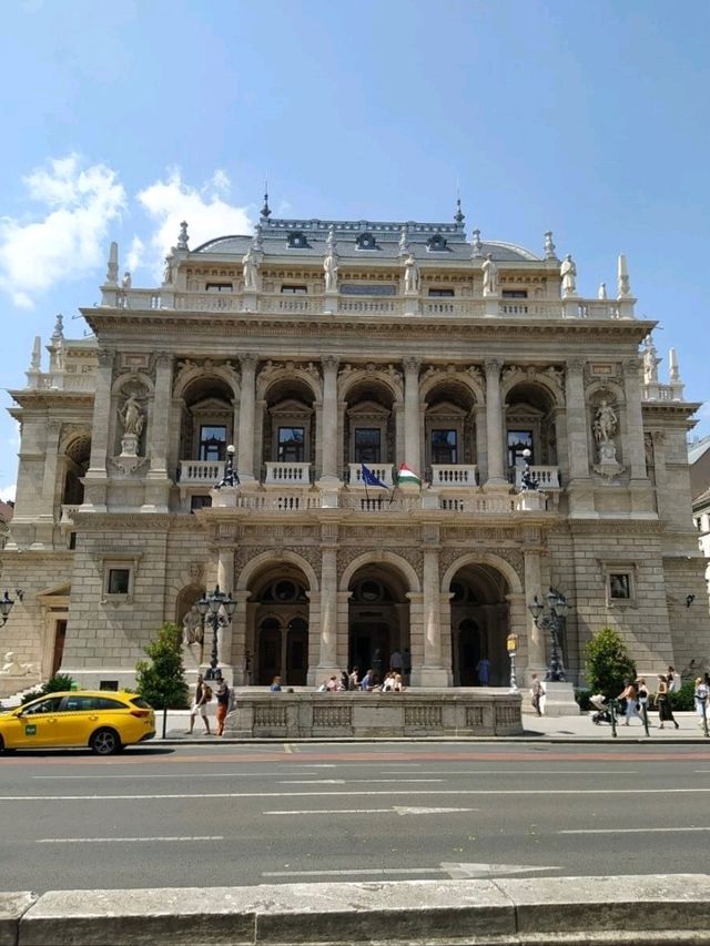 Hungarian State Opera House: A Grand Stage of Elegance and Art