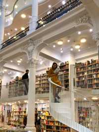 📚 Cărturești Carusel – The Carousel of Light in the Heart of Bucharest
