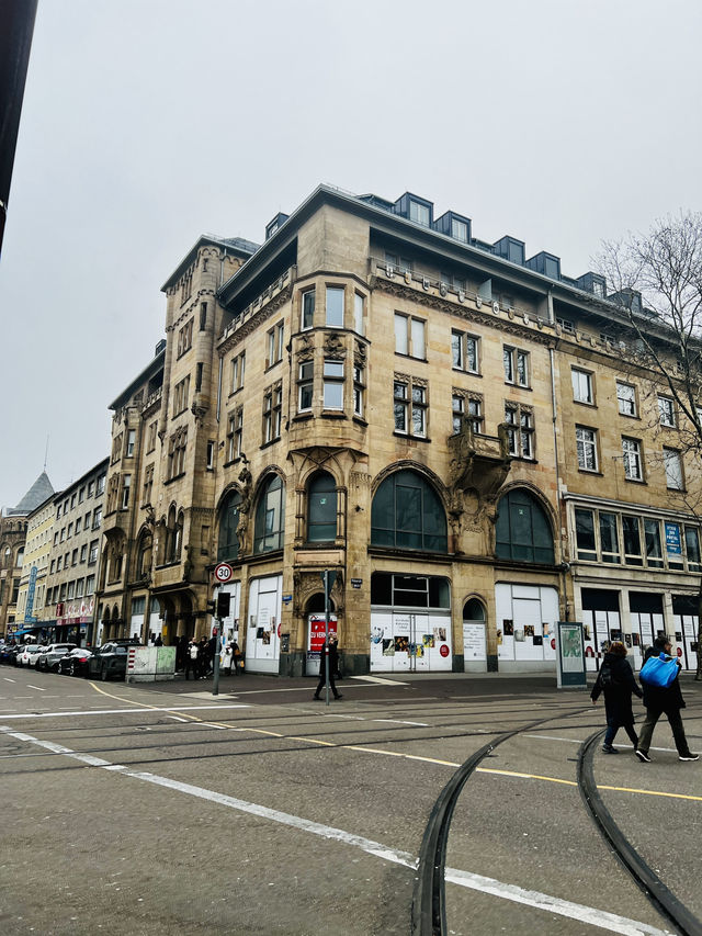 🛍️🚶‍♀️ Karlsruhe Calling: A Walkable Wonderland of Culture & Style 🇩🇪✨  