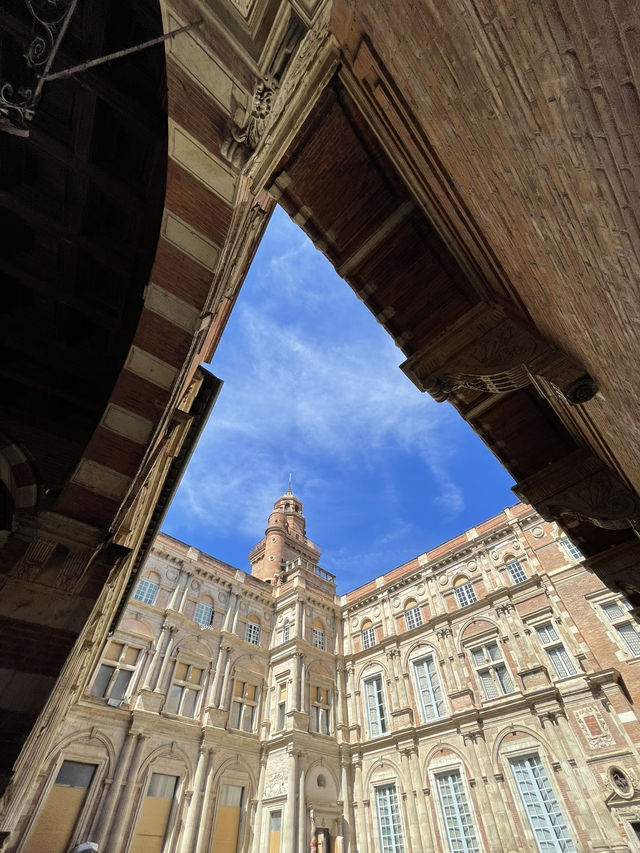 Toulouse: Pink Streets & Southern Charm 🌸🏛️🌊 Toulouse: Pink Streets & Southern Charm 🌸🏛️🌊