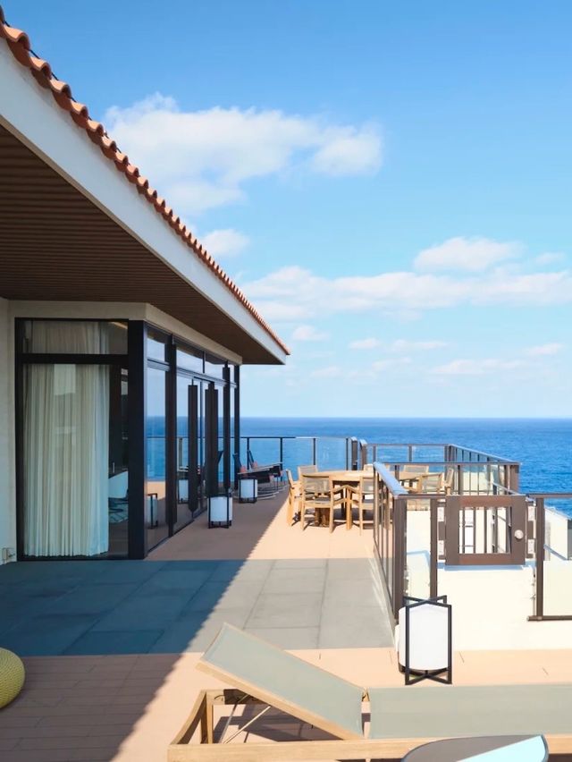 Okinawa vacation | I want to be a lifeguard here, facing the sea every day.