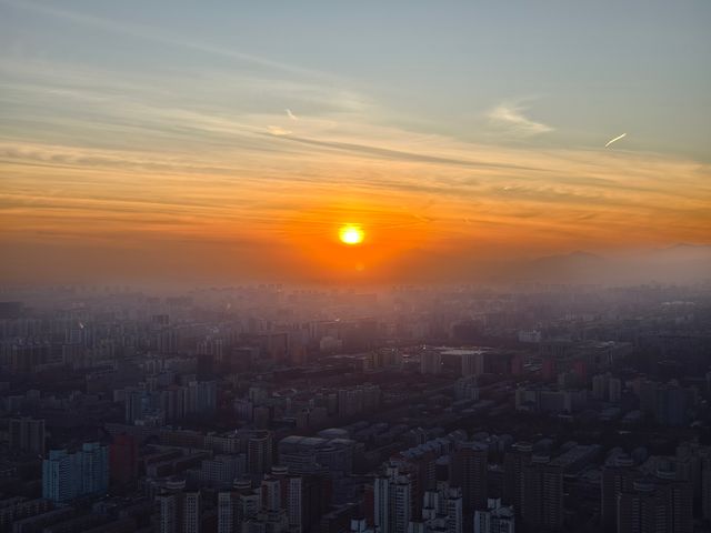 冬季在中央電視塔等一個落日