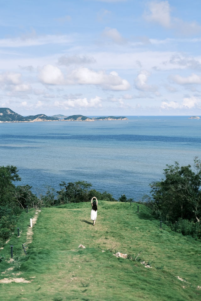 【心動必去！懸崖草坪和藍色大海】