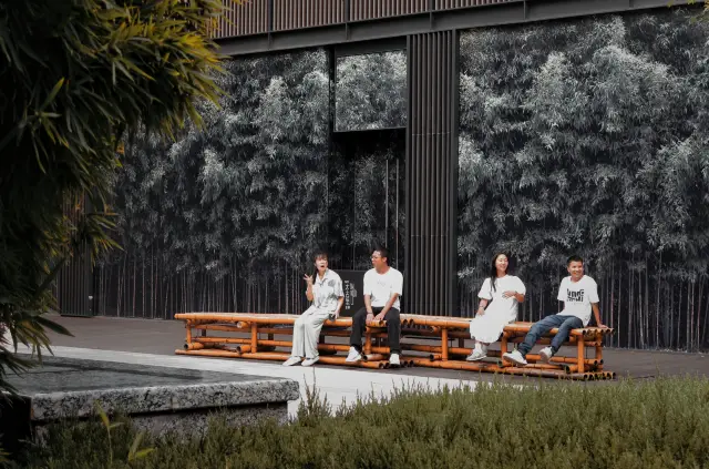 Taikoo Li in Chengdu, a casual shot is a modern love story