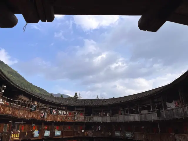 Visiting the Hidden World of the Great Family in the Mountains - Tianluokeng Tulou Cluster