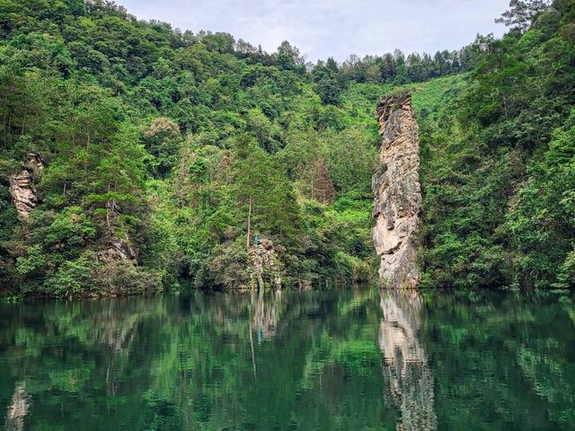 Spectacular Singing Lake in Zhangjiajie