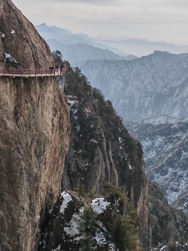 老君山的絕壁棧道