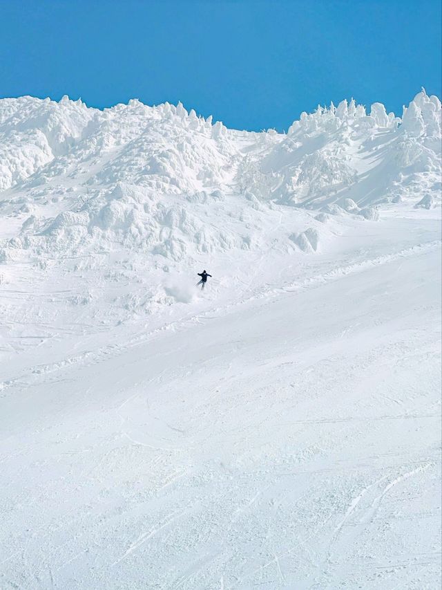 美得不像地球的滑雪場