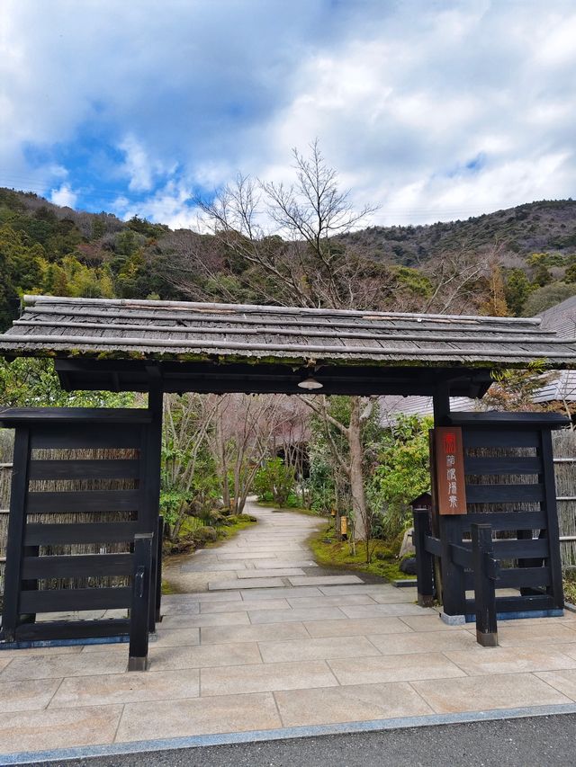 在藍天白雲下泡溫泉是怎樣體驗（日本泡溫泉攻略及注意事項）