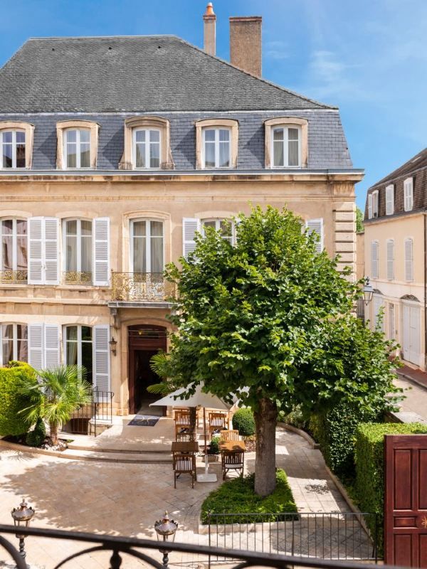 Beaune Bliss: Luxe Stays & Gourmet Days 🍷🏨✨