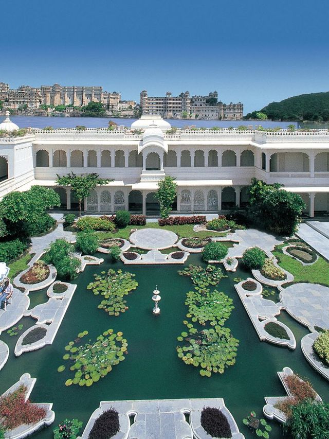 🌟 Udaipur's Floating Elegance: Taj Lake Palace ✨