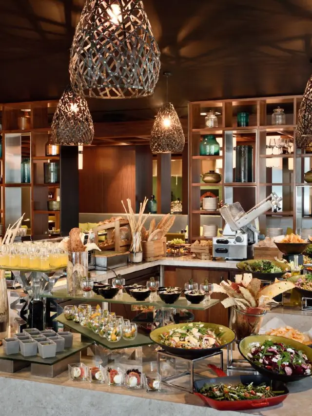 🌟 Colombo's Chic Comfort: Mövenpick Hotel ✨