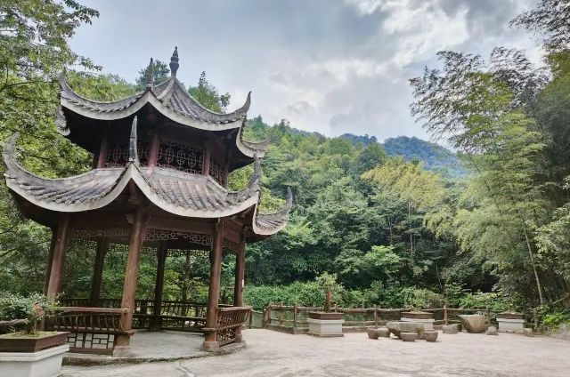 梵淨山腳下冷門小眾景點｜亞木溝風景區