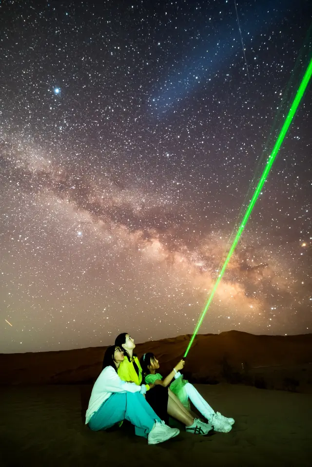 นัดหมายเดือนกรกฎาคม, งานเลี้ยงทางช้างเผือกในทะเลทรายตุนหวง!