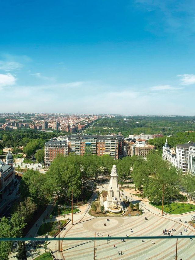 🌟 Madrid's Must-Stay: Riu Plaza España 🏨✨