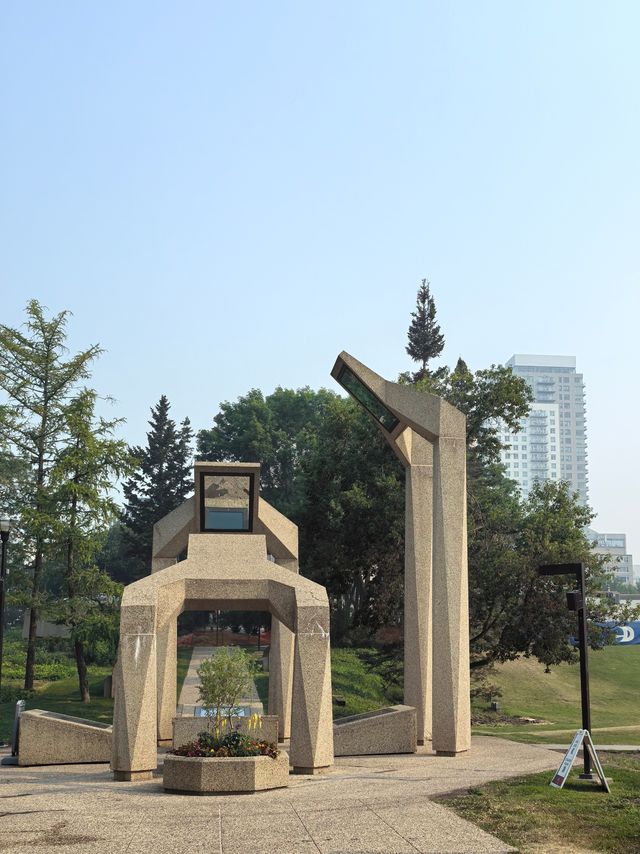 艾伯塔省議會大廈：埃德蒙頓的標誌性建築，必打卡！