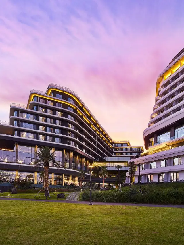 🌊✨ Jeju's Parnas Hotel: A Luxurious Island Escape 🏝️🛎️