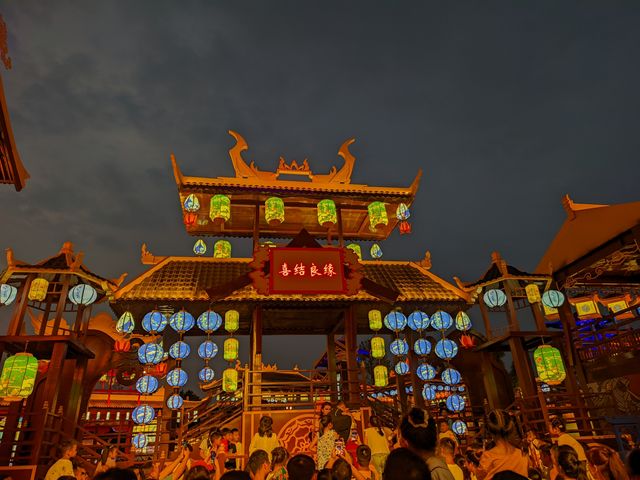 武漢周邊西遊主題的不夜城。