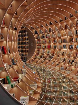 One of the most beautiful bookstores in Shenzhen, like a time tunnel. 