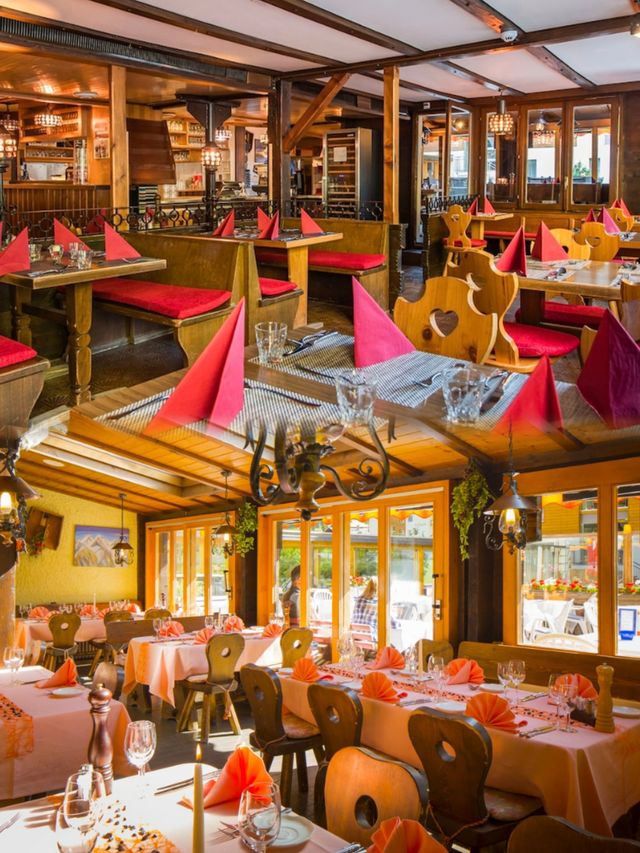住進阿爾卑斯嘅夢幻城堡！Hotel Taescherhof