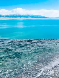 《當風掠過湖面時，我聽見青海湖在念誦倉央嘉措的詩》