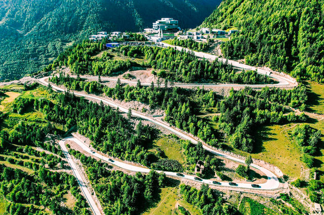四姑娘山·天空之城懸崖酒店 | 住進雲端