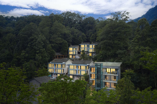 逃離城市計劃｜青城山嘅治癒系私湯酒店