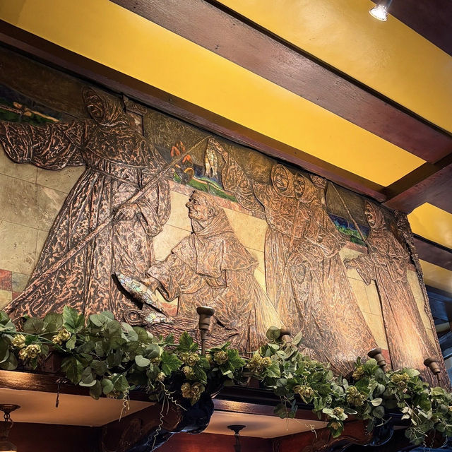 Visit One of London’s Most Beautiful Pubs! ✨