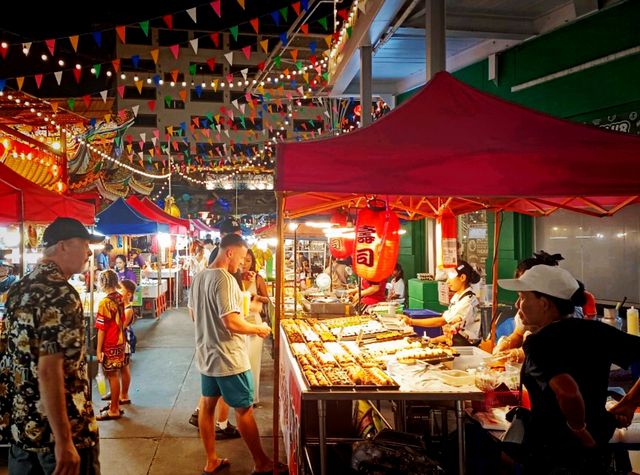 Pattaya's Seafood Feast: A Carnival of Crustaceans Under Neon Skies