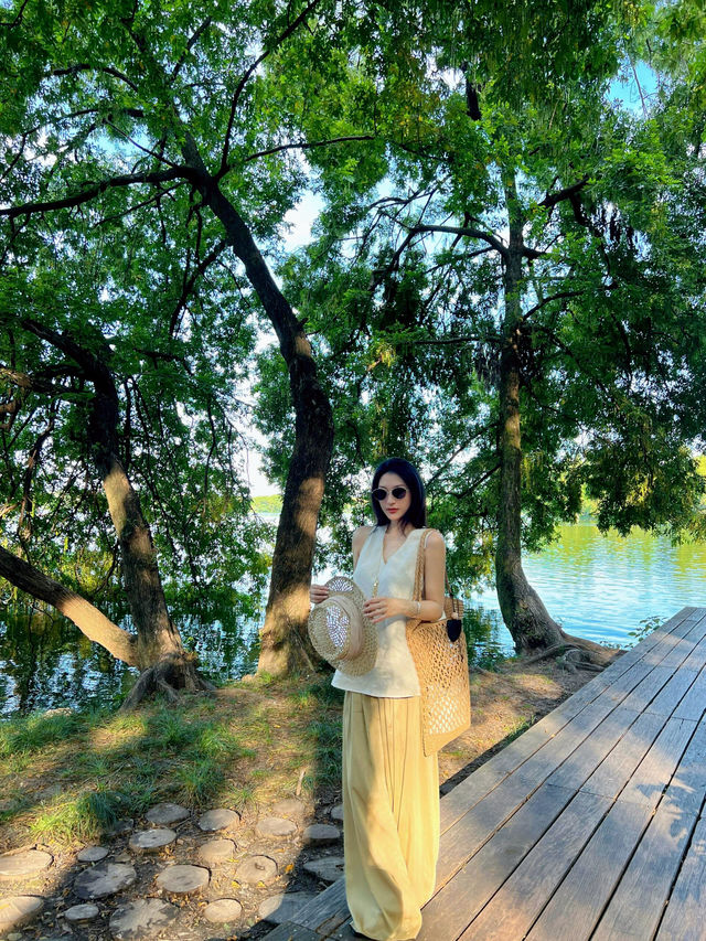 杭州西湖唔踩雷小眾玩法！荷花、落日、搖櫓船靚到窒息