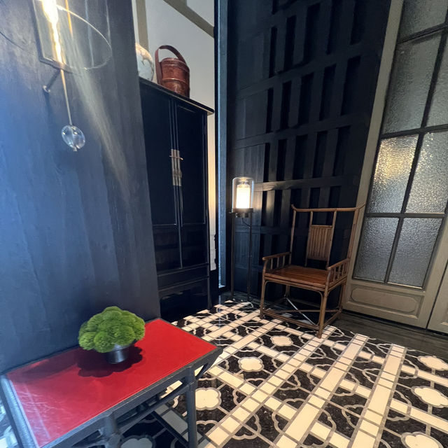 Best Hotel in Chengdu: Luxurious 5-Star Traditional Chinese Style