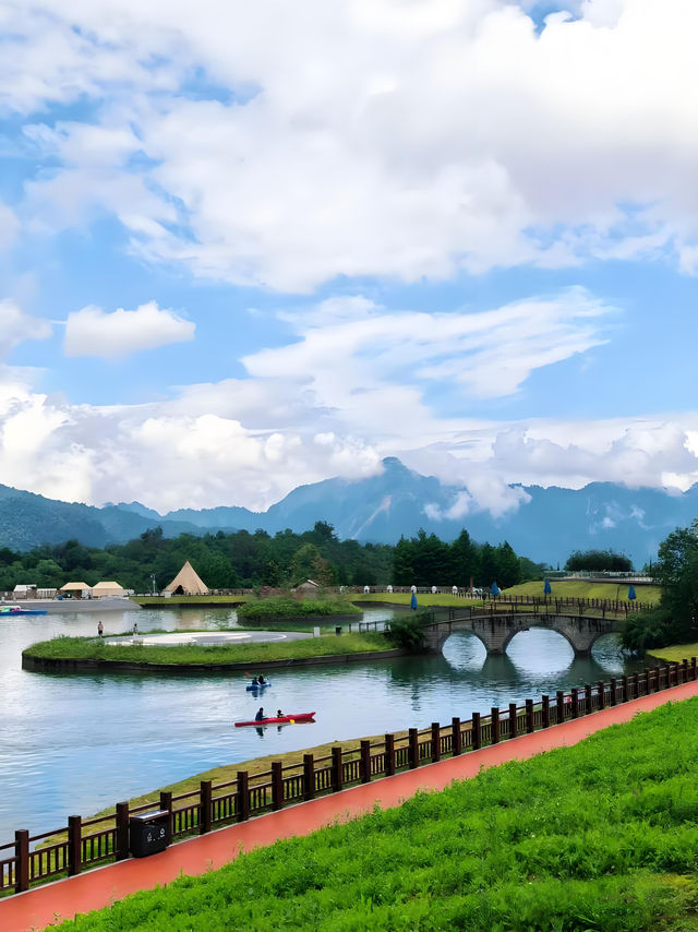 逃離40℃火爐！成都2小時直達西嶺雪山20℃花海秘境
