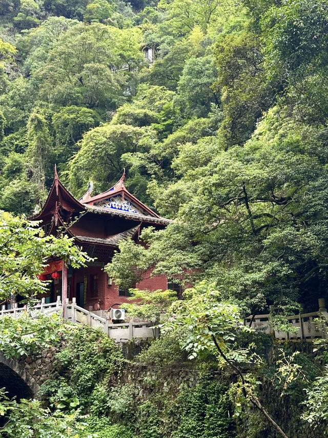 碧水幽谷，溪源峽谷的自然絮語