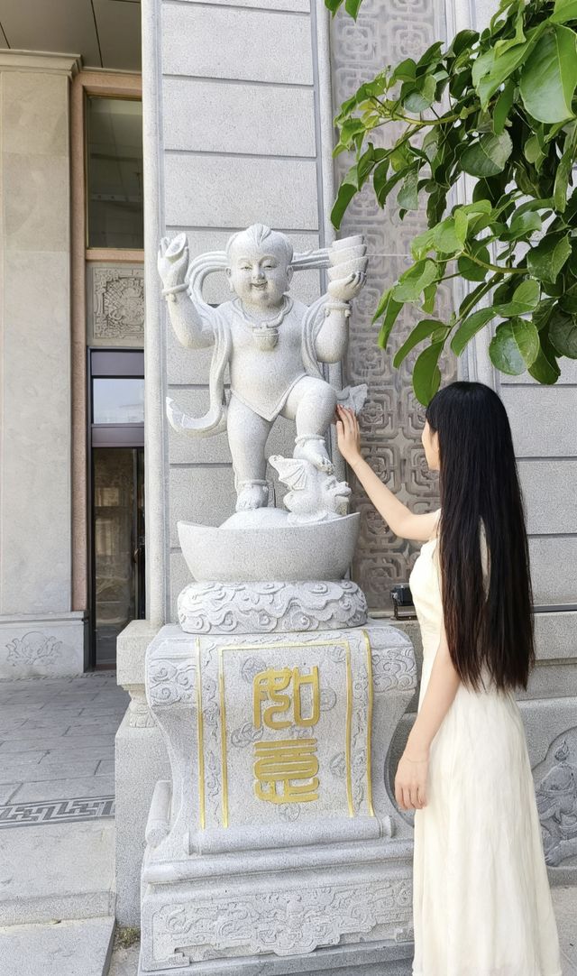 在紅磚古厝與藍海之間定格時光