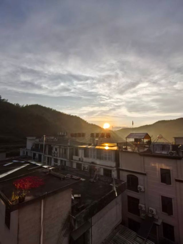 在仰天湖住進山林嘅詩意民宿，將日子過成嚮往嘅生活