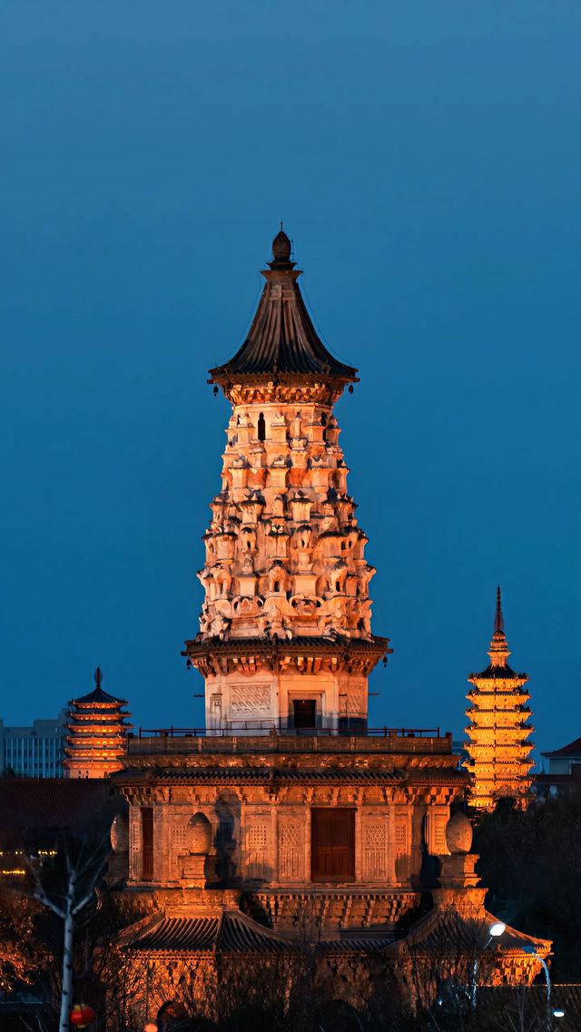 航拍直擊!夜幕下的正定古城,美到閃瞎你的眼!” 航拍直擊!夜幕下的正定古城,美到閃瞎你的眼!”