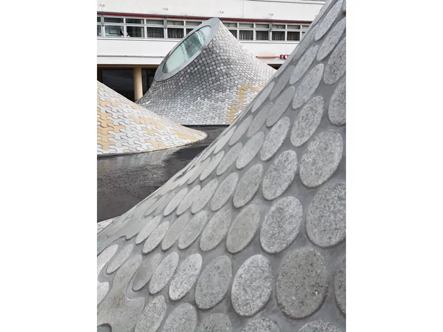 芬蘭這個美術館就像是廣場上平地冒出的泡泡