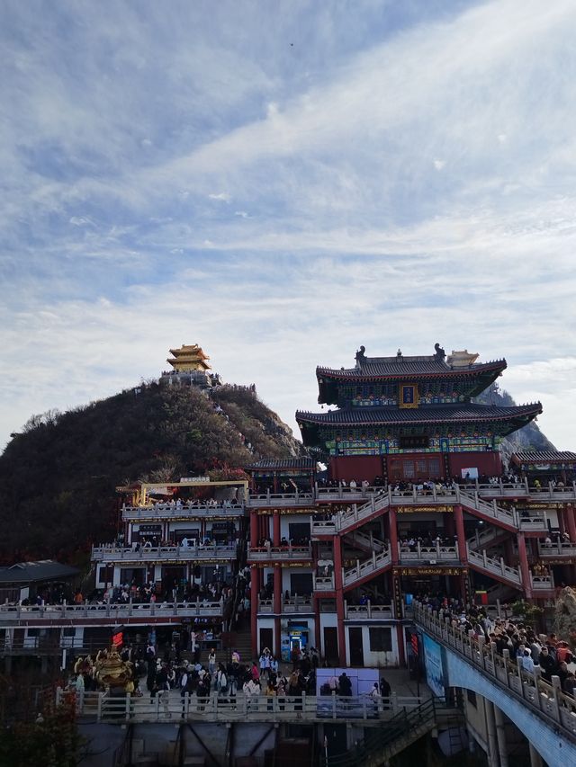 老君仙山，紫氣呈祥