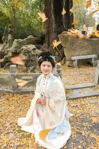 “我言秋日勝春朝”