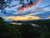 在琅勃拉邦的普西山，赴一場日落之約